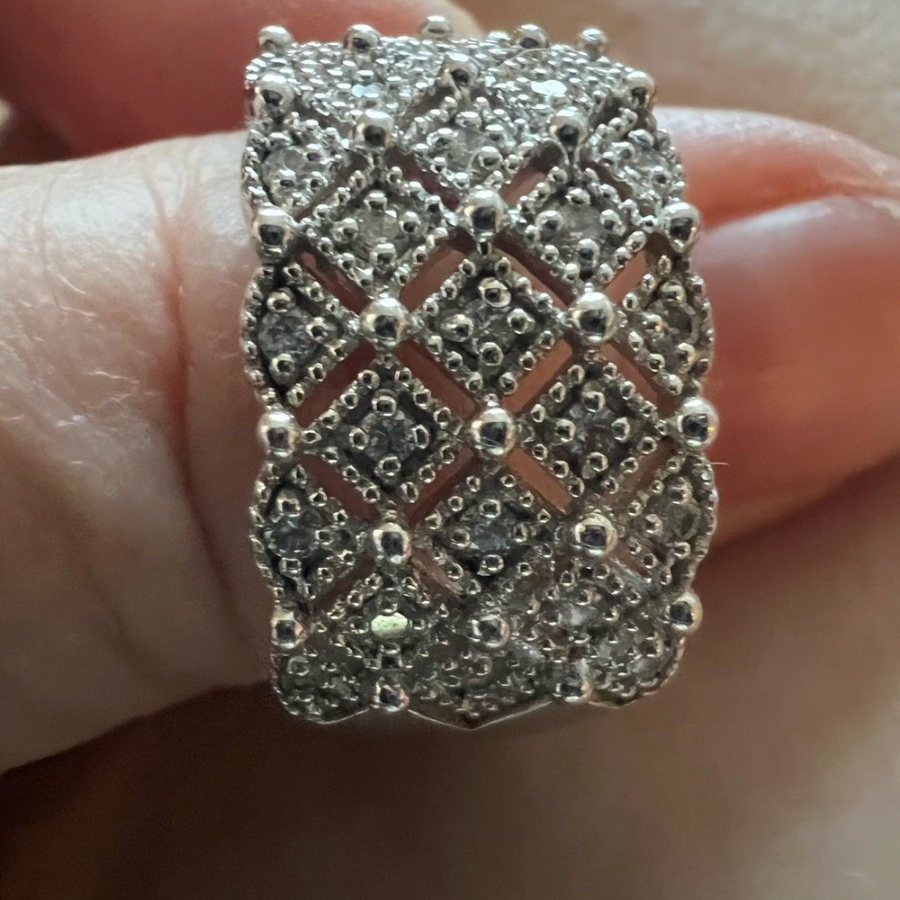 Stunning cz set in silver ring